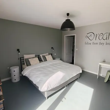 Du Plos Bed & Breakfast *